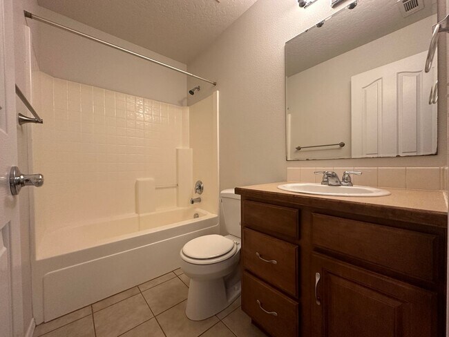 Building Photo - 3bed, 2bath 1,160sq.ft. 2car garage home in Central Caldwell location