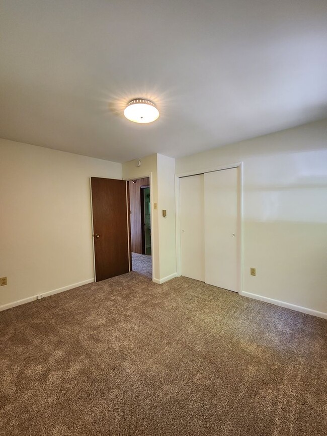 Building Photo - Upper Level Apartment Rental-Montreat!