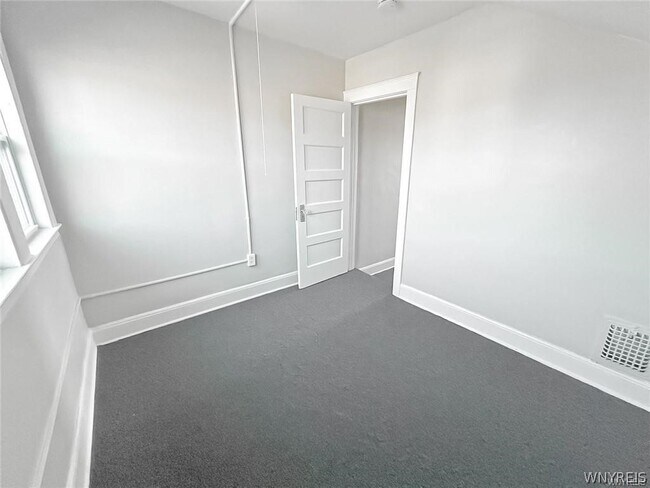 Building Photo - 531 24th St