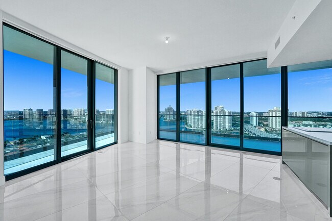 Building Photo - 18975 Collins Ave