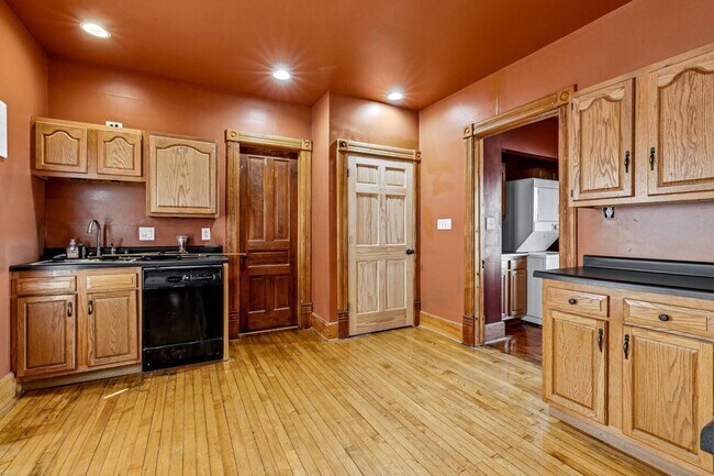 Building Photo - 513 N Harrison St