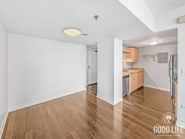 Building Photo - Spacious 2B/2BA Acqua Vista Condo w/ A/C & Washer/Dryer!