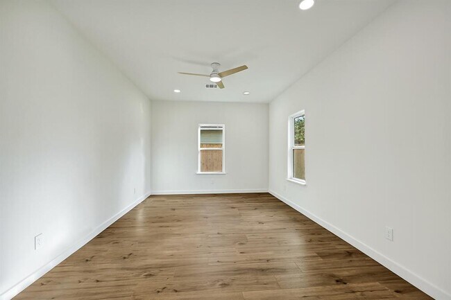 Building Photo - 5731 Belvedere Dr