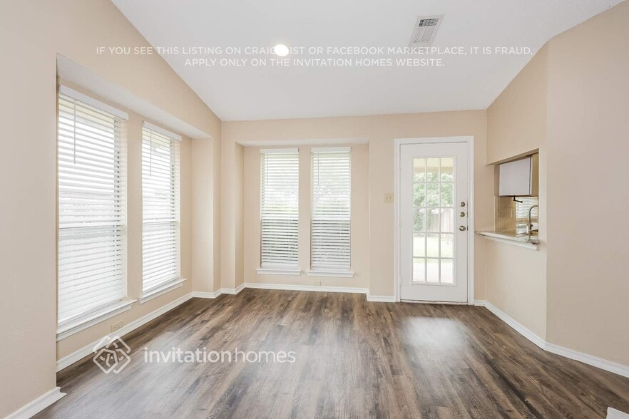 Building Photo - 8465 Willow Creek Dr