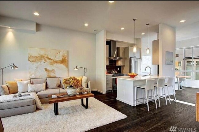 Building Photo - 2bd/3.5ba Seattle Townhouse