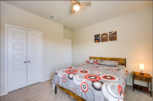 Building Photo - First Time Rental! 4 Bedroom 2 1/2 Bath ~M...