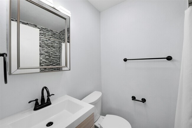 Building Photo - 503 Bellmar Ln