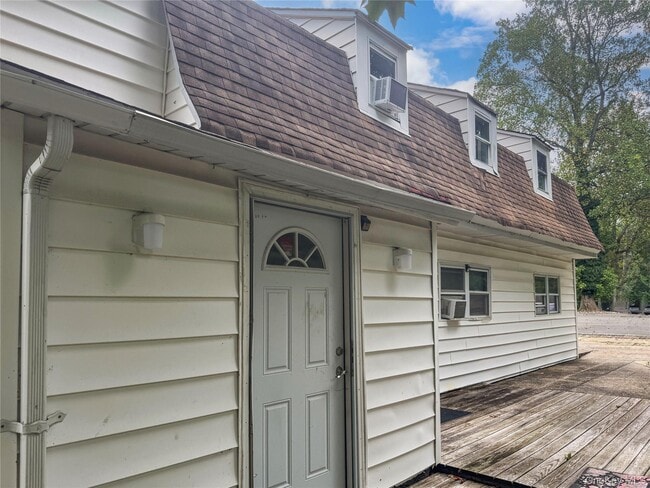 Building Photo - 174 Mills Pond Rd