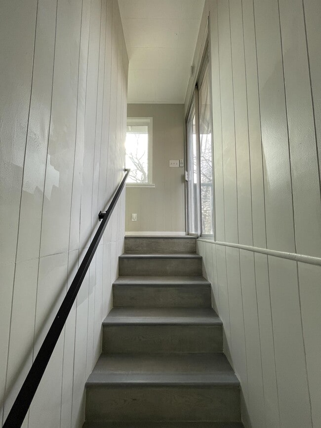 Building Photo - 5979 Meadow Ln