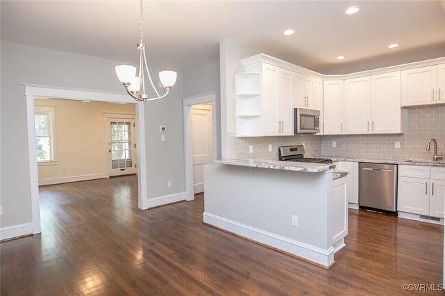 Building Photo - 2302 Maplewood Ave