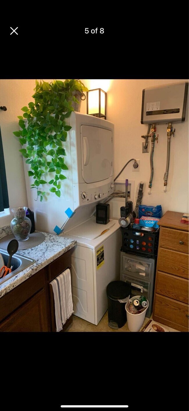 Building Photo - 419 E Easton St