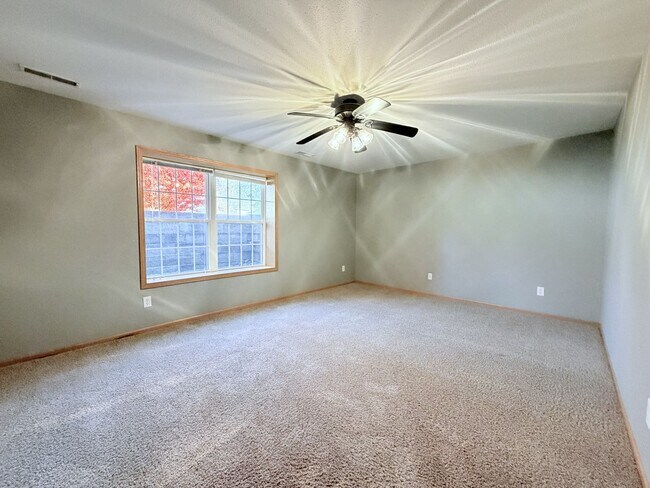 Building Photo - 2374 Kristian St