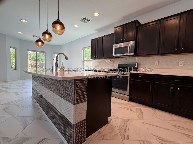 Building Photo - 5164 W Quail Track Dr