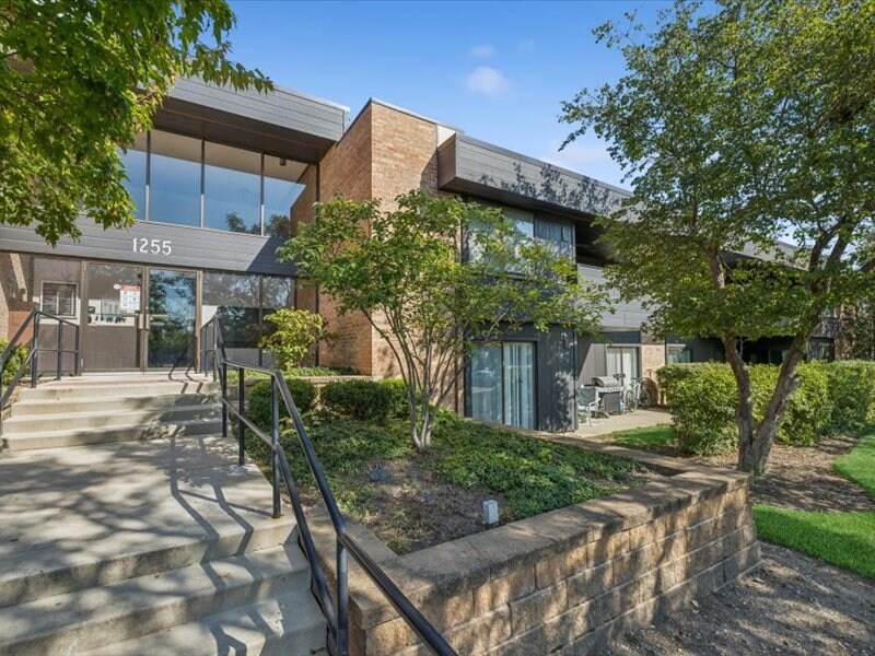 Building Photo - 1255 N Sterling Ave
