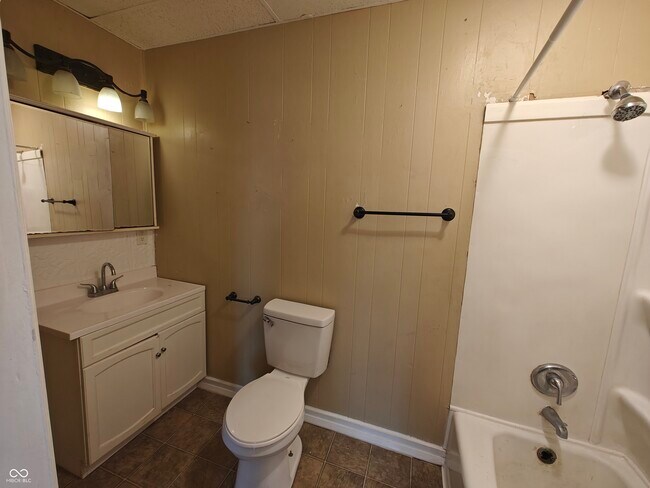 Building Photo - 617 W Franklin St