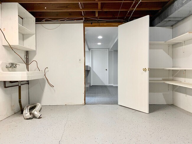 Building Photo - Two Bedroom Home in Northwest Grand Rapids