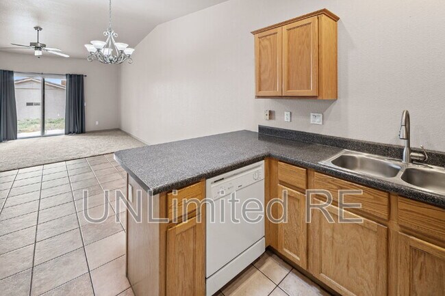 Building Photo - 2470 Constellation Dr