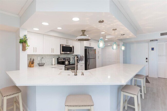 Building Photo - 5825 PUERTA DEL SOL Blvd