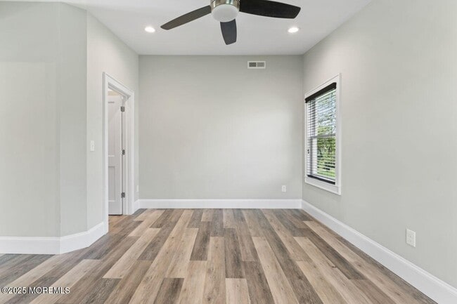 Building Photo - 553 Colts Neck Rd