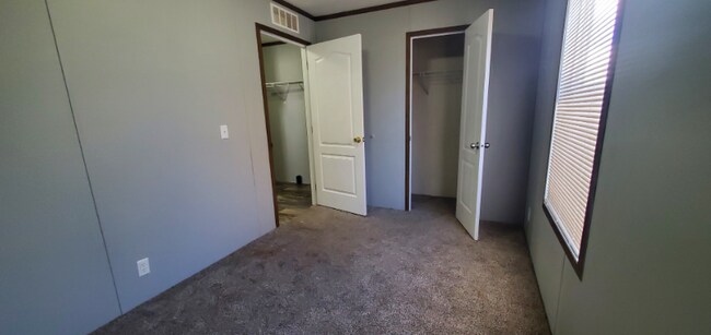 Building Photo - 5720 E Washington Rd