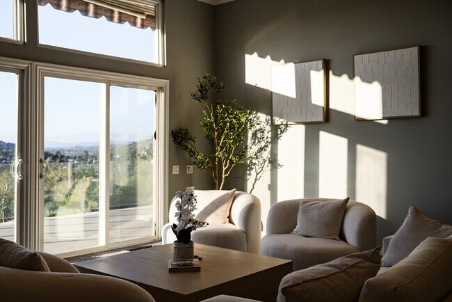 Building Photo - 11141 Limetree Dr