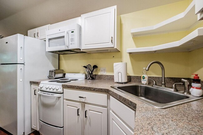 Building Photo - 22 Cedar St