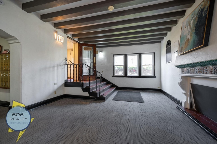 Building Photo - 4903 N Christiana Ave