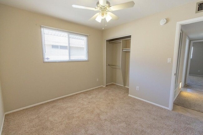 Building Photo - 2439 E Del Rio Dr
