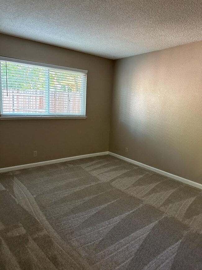 Building Photo - Charming & Cozy 2-Bedroom Home in West Sacramento - Perfect for Your Next Stay!