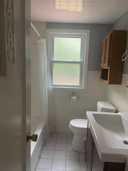 Building Photo - 293 N Hoadley St