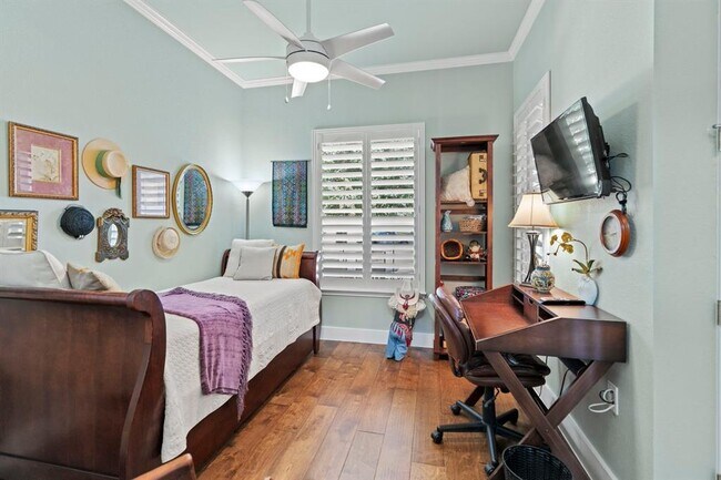 Building Photo - 121 Vinca Dr