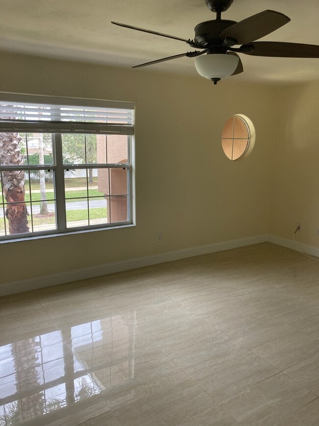 Building Photo - 432 Airport Rd