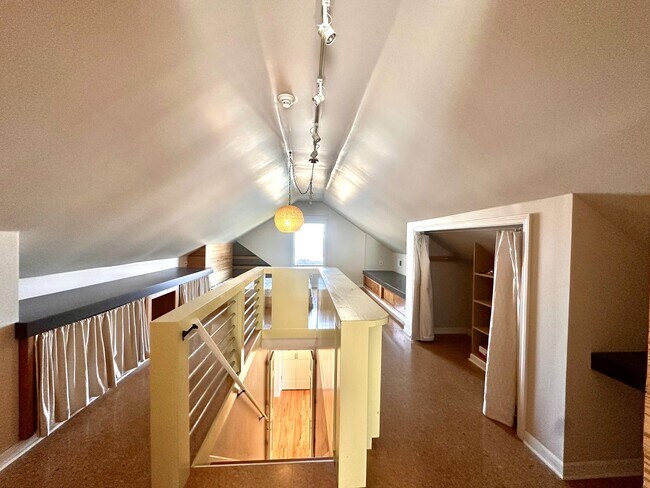 Building Photo - Charming Mid-Tulsa Home