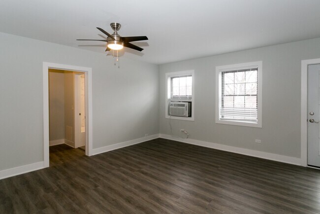 Building Photo - 735 Judson Ave