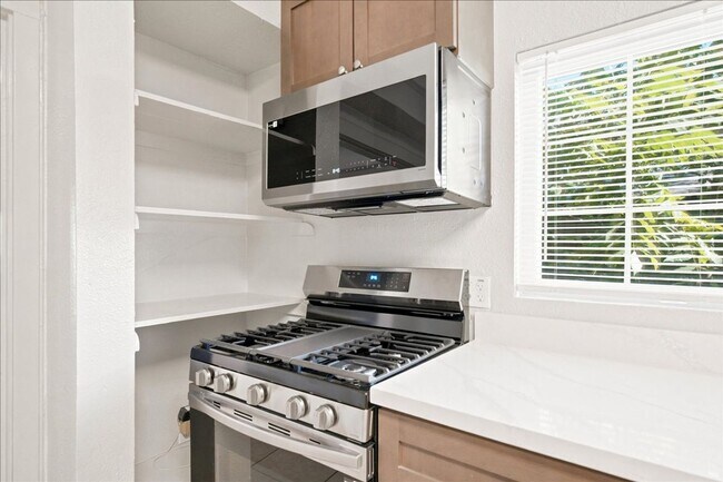 Building Photo - 3123 San Rafael Ct
