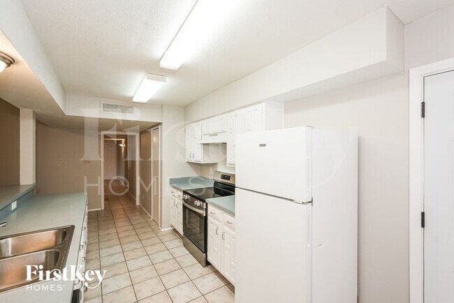 Building Photo - 4200 Wayfaring St