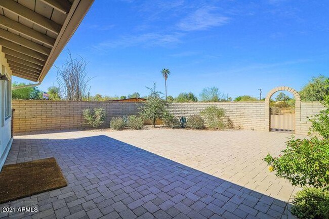 Building Photo - 6518 E Sunnyside Dr