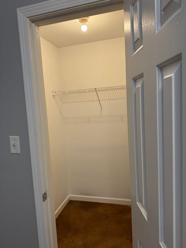 Building Photo - 411 Bruce St