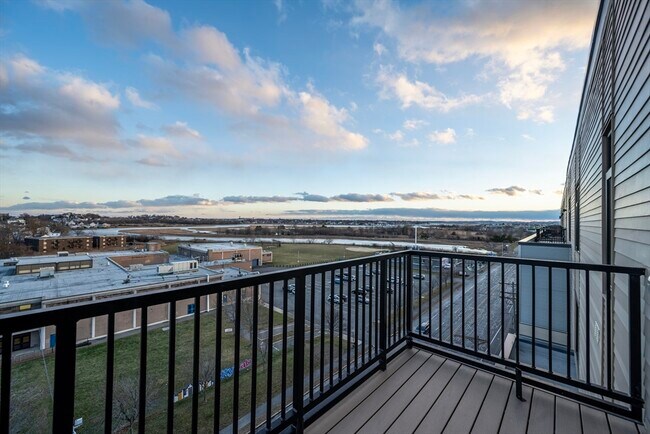 Building Photo - 93 Bennington St