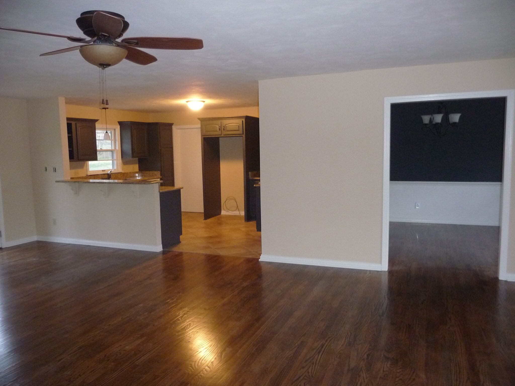 Open floor plan - 1321 Leeson Way