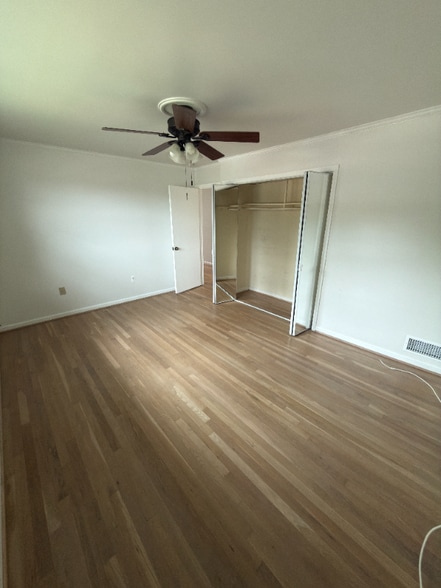 Building Photo - 6919 Rolling Rd