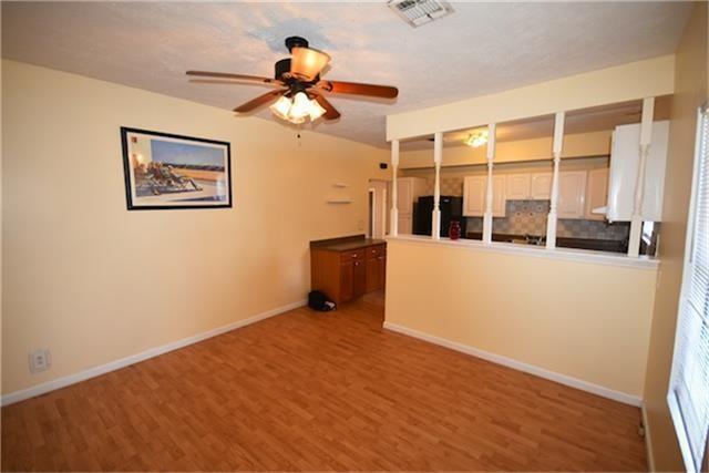 Primary Photo - 910 Booth St