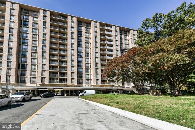 Building Photo - 4600 S Four Mile Run Dr