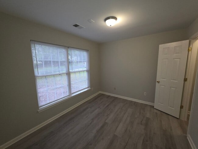 Building Photo - 235 Winding Canyon Dr