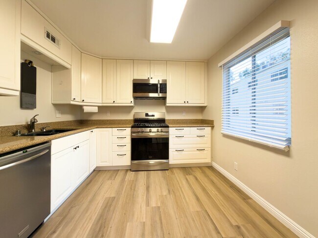 Building Photo - Spacious 4BR with Bonus Room in Cabrini Villas!