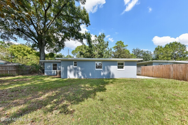 Building Photo - 3526 Formosa Dr