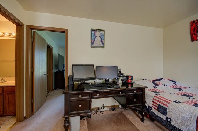 Building Photo - 14005 Danbury Dr