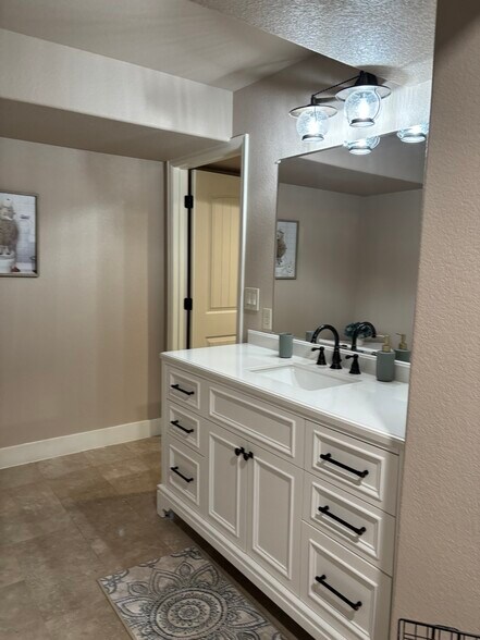 Building Photo - 6836 Meadow Rain Way