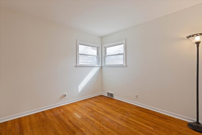 Building Photo - 4538 Dempster St