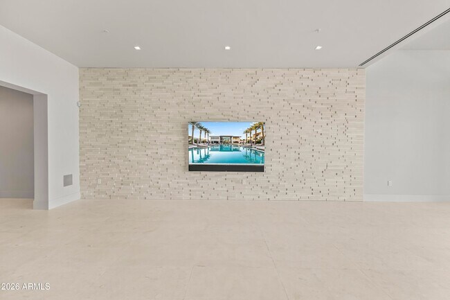 Building Photo - 6587 N Palmeraie Blvd